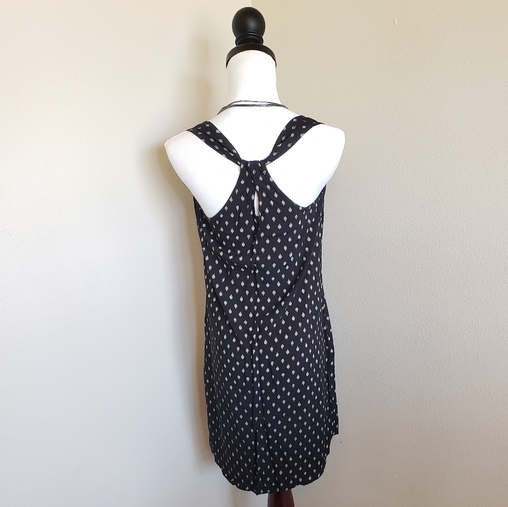 Old Navy Racerback Shift Dress - Picture 3 of 8